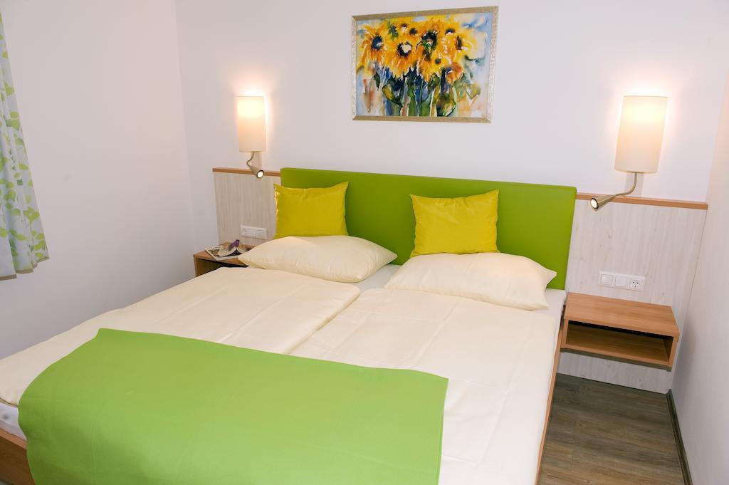 Ferienwohnungen - Boarding Wohnungen Sonnenhof Lenzing Zimmer foto