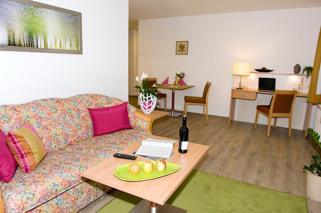 Ferienwohnungen - Boarding Wohnungen Sonnenhof Lenzing Zimmer foto