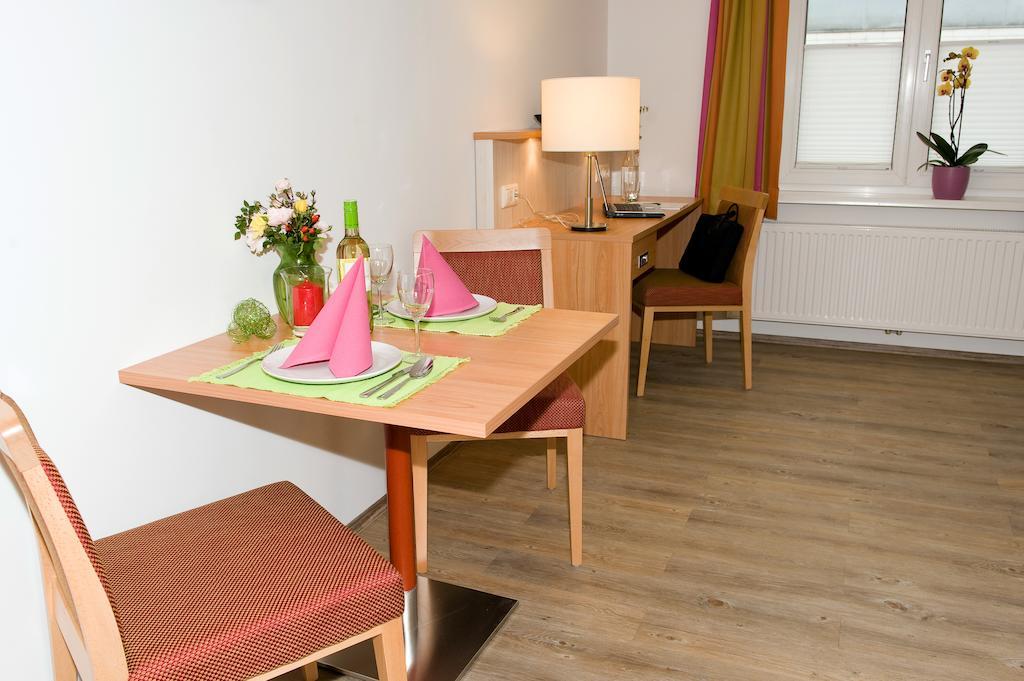 Ferienwohnungen - Boarding Wohnungen Sonnenhof Lenzing Zimmer foto